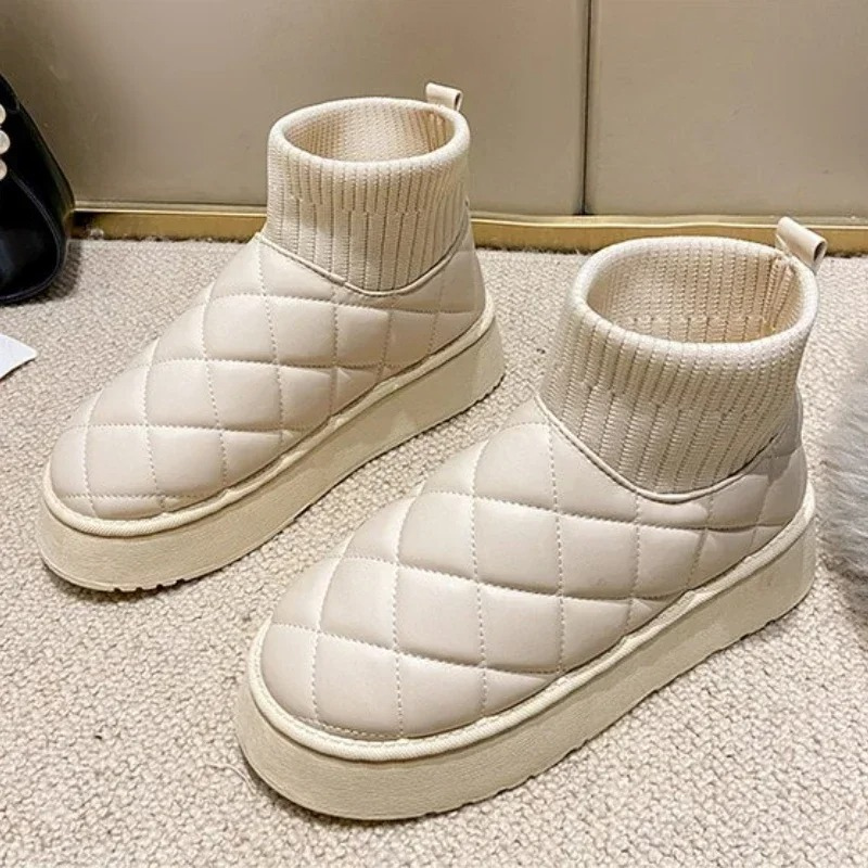 Gemütliche Strick-Socken-Booties mit dicker Sohle und warmer Innenfütterung