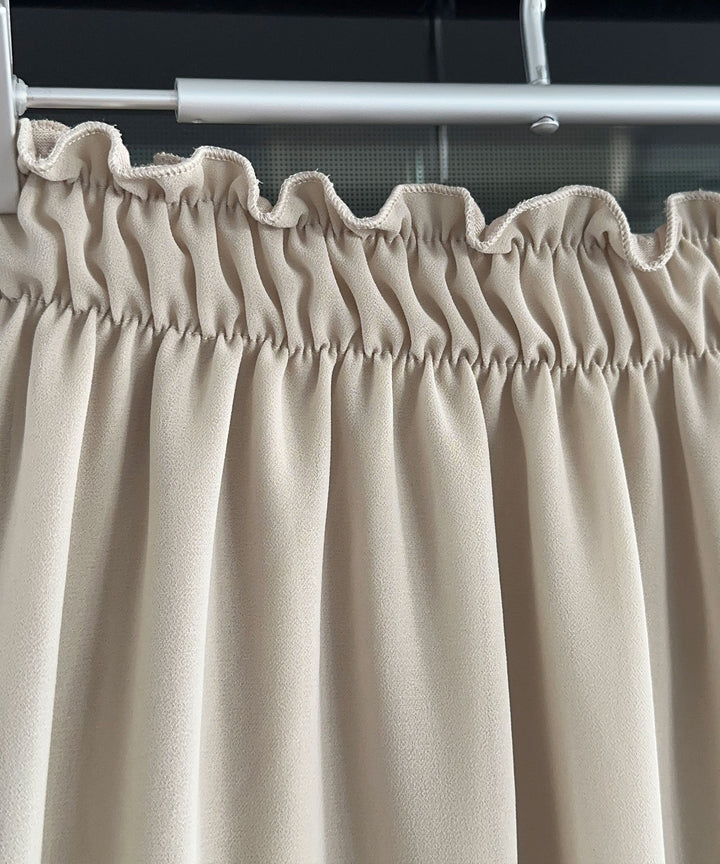 Schickes Beige Rocker-inspiriertes Kleid