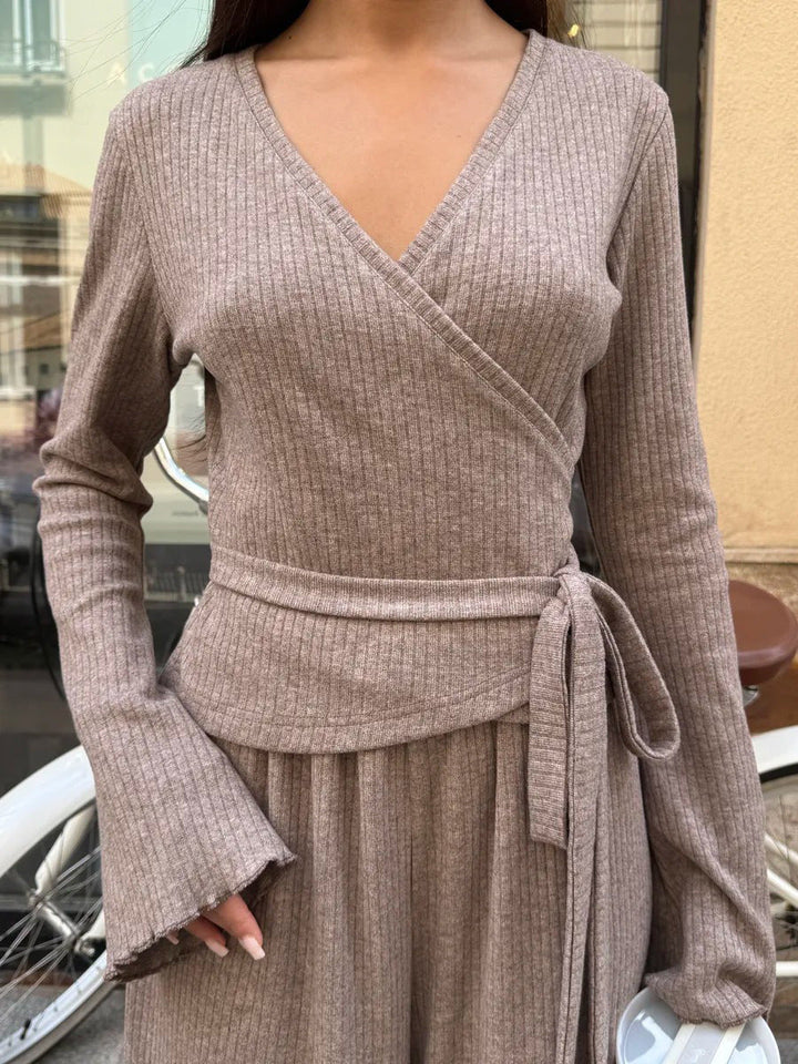 Graues geripptes Strick-Crop-Top und Hose mit weitem Bein Set