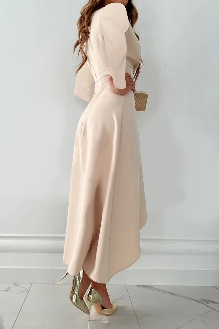 Figurbetontes Damenkleid in Midi-Länge mit modernem asymmetrischem Design