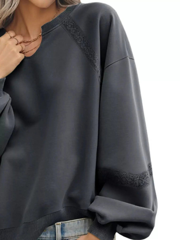 Gemütliches Sweatshirt mit Spitzenbesatz für lässig-schicke Looks