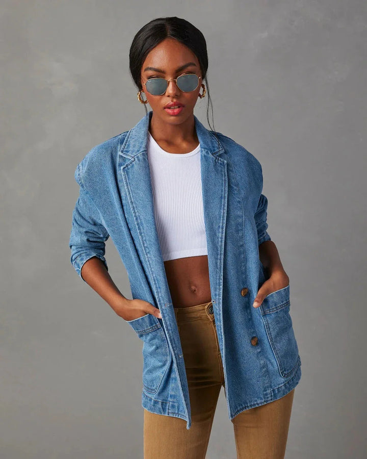 Schicker Denim-Blazer für Damen als lässiges Lagenstück