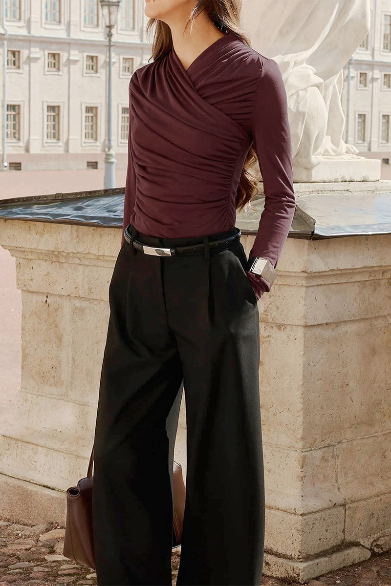 Damenpullover aus Strick mit elegant fallendem Ausschnitt
