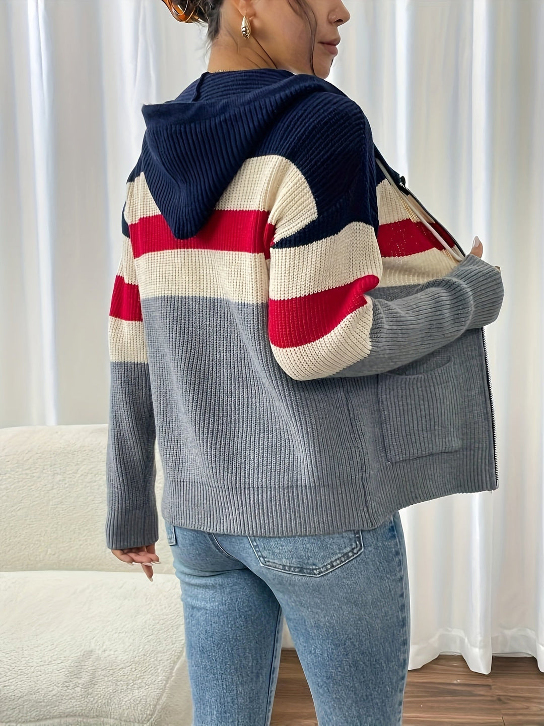Cardigan mit Kapuze als vielseitige Übergangsbekleidung