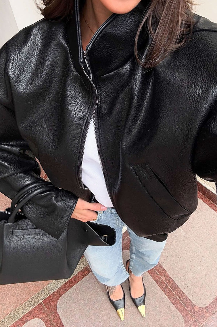 Modische Kurzjacke aus Kunstleder für vielseitige Looks