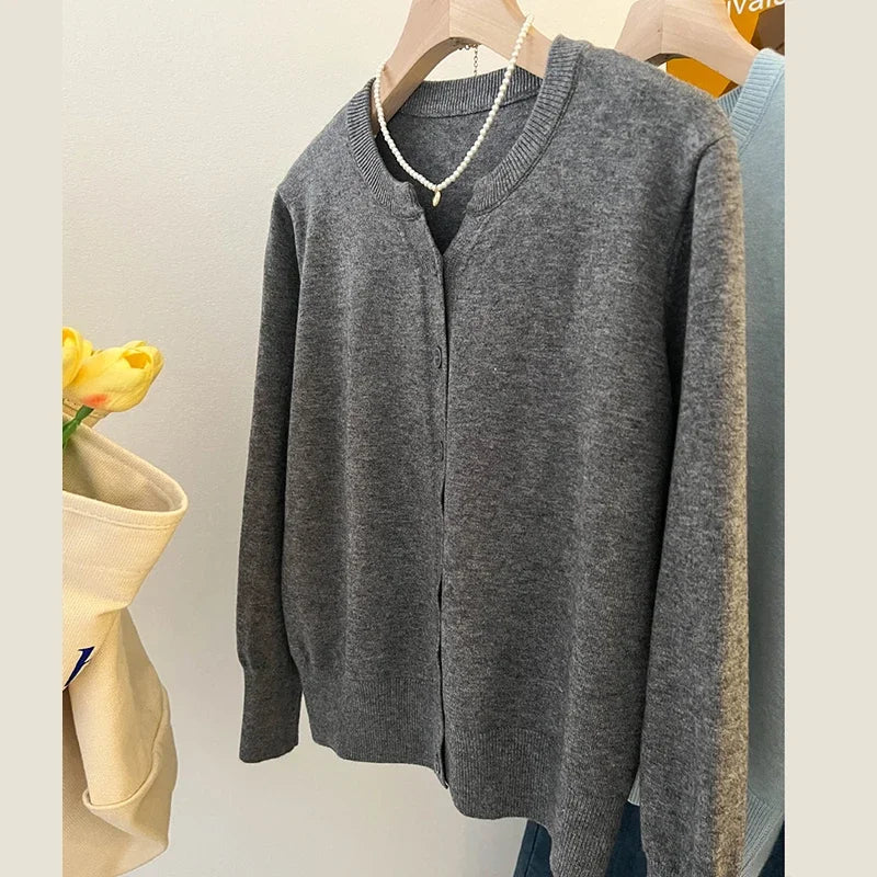 Gemütlicher grob gestrickter Wollcardigan-Pullover