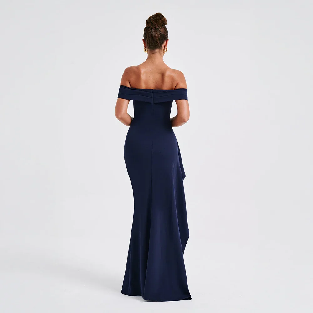 Maxi-Kleid mit seitlichem Schlitz und schulterfreiem Ausschnitt