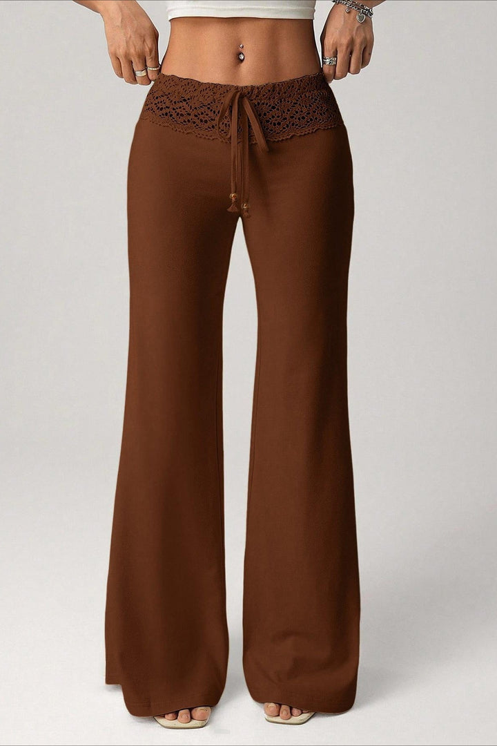 Damen Schlaghose mit Bindeband und Cut-Out als modischer Gesamtlook