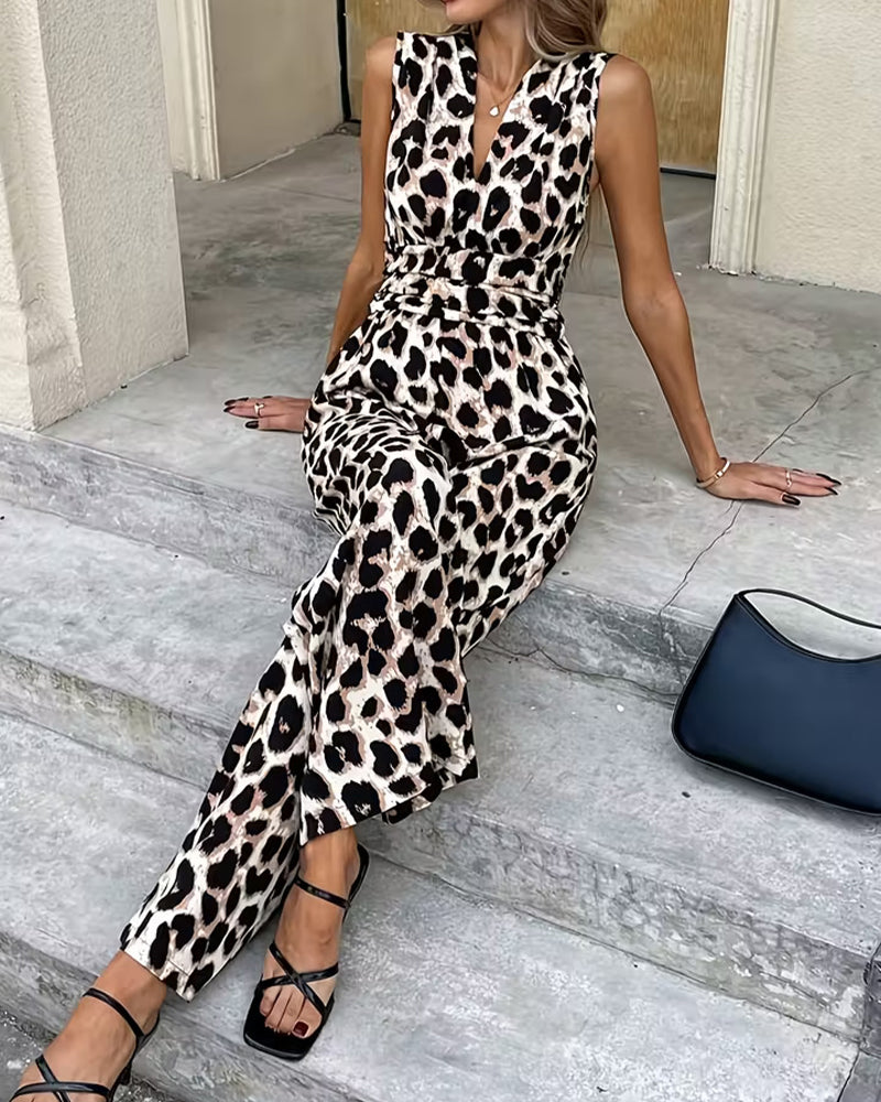Damen-Jumpsuit mit auffälligem Leopardenmuster in der Gesamtansicht