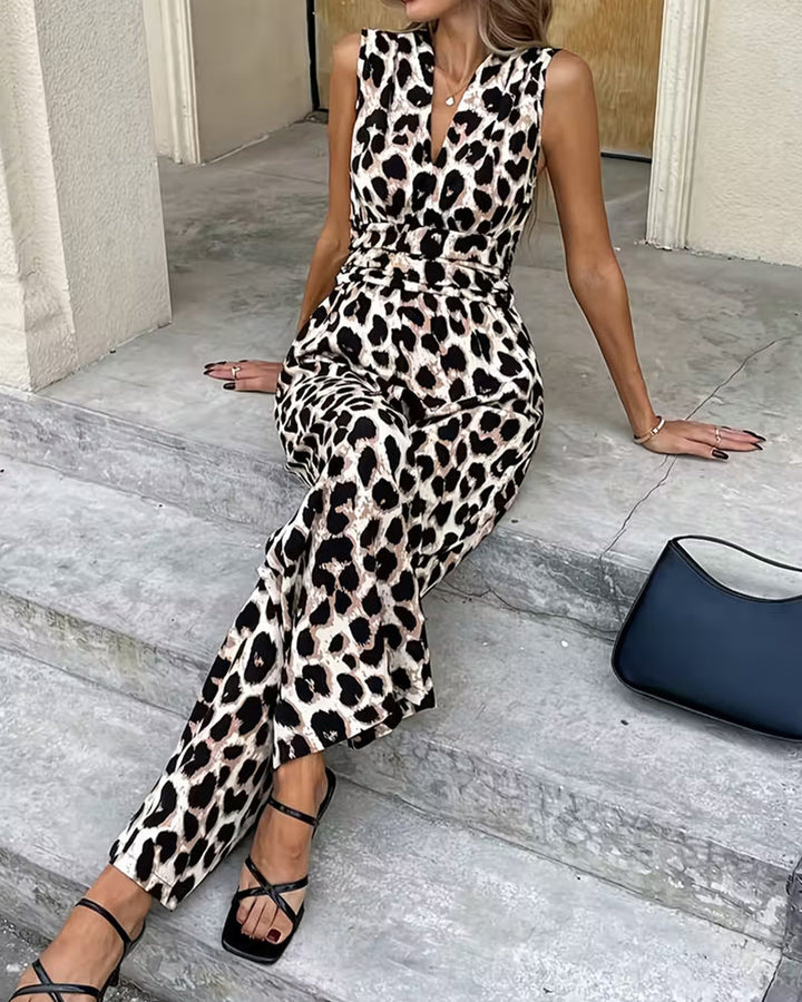Damen-Jumpsuit mit auffälligem Leopardenmuster in der Gesamtansicht