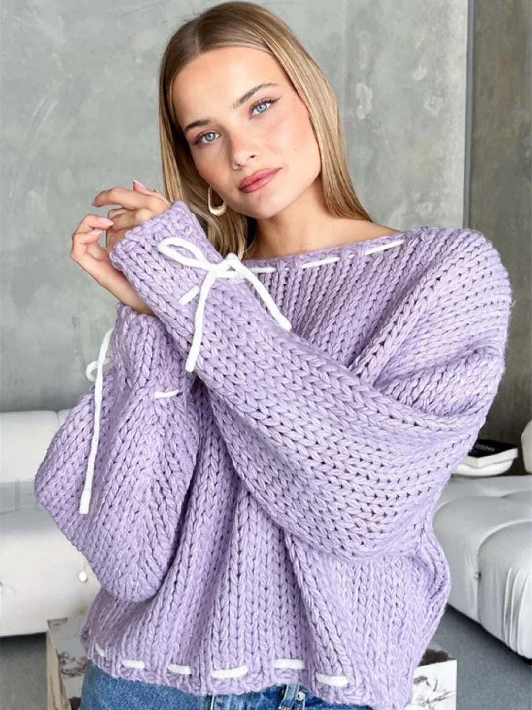Gemütlicher Strickpullover mit Kontrastdetail