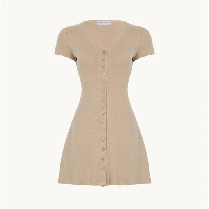 Nacktfarbener Strick-Minikleid mit fließender Silhouette