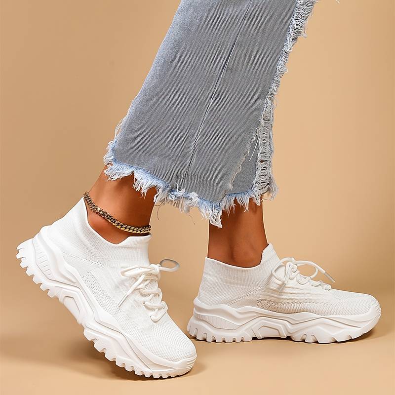 Bequeme orthopädische Schuhe mit zusätzlicher Fußunterstützung