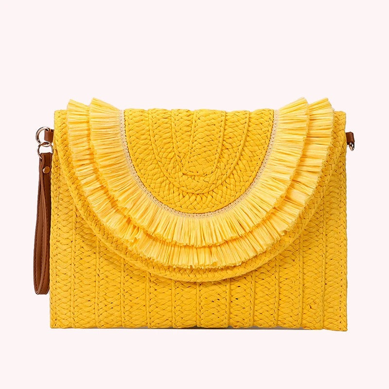 Geflochtene Clutch mit Fransenklappe