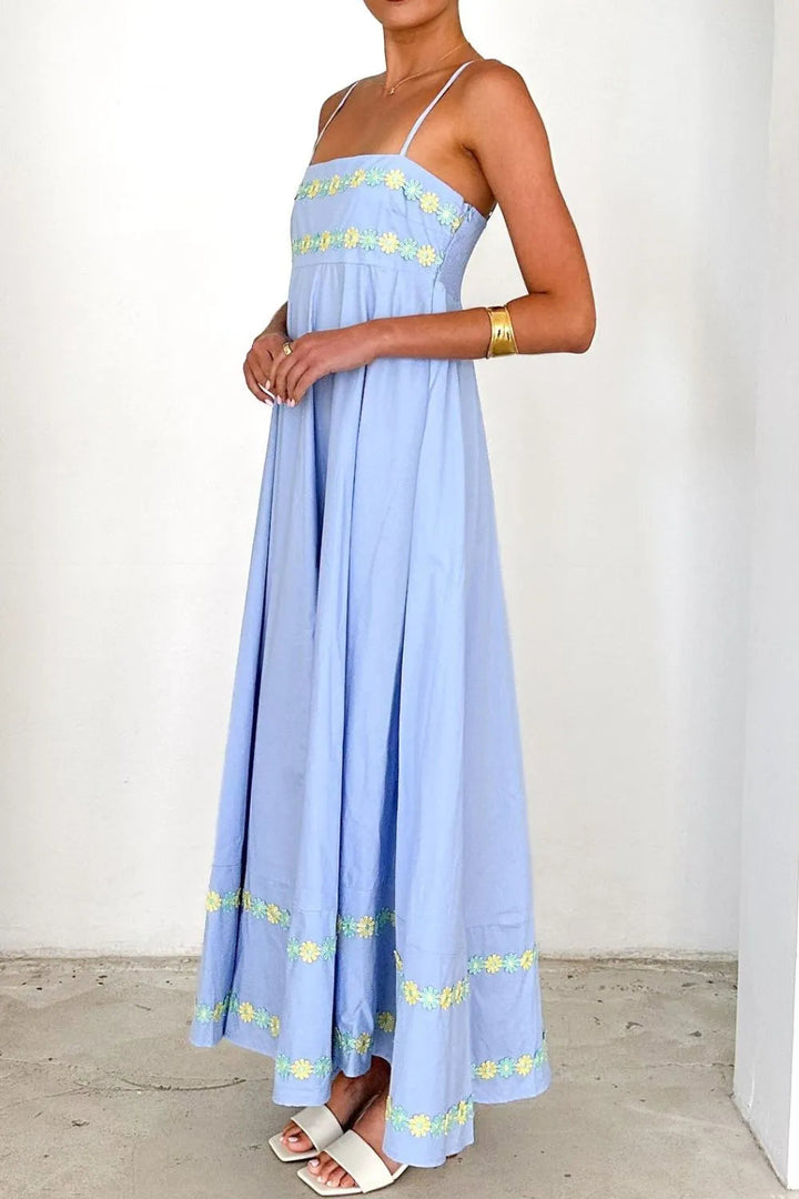 Maxikleid aus Satin mit Blumenstickerei