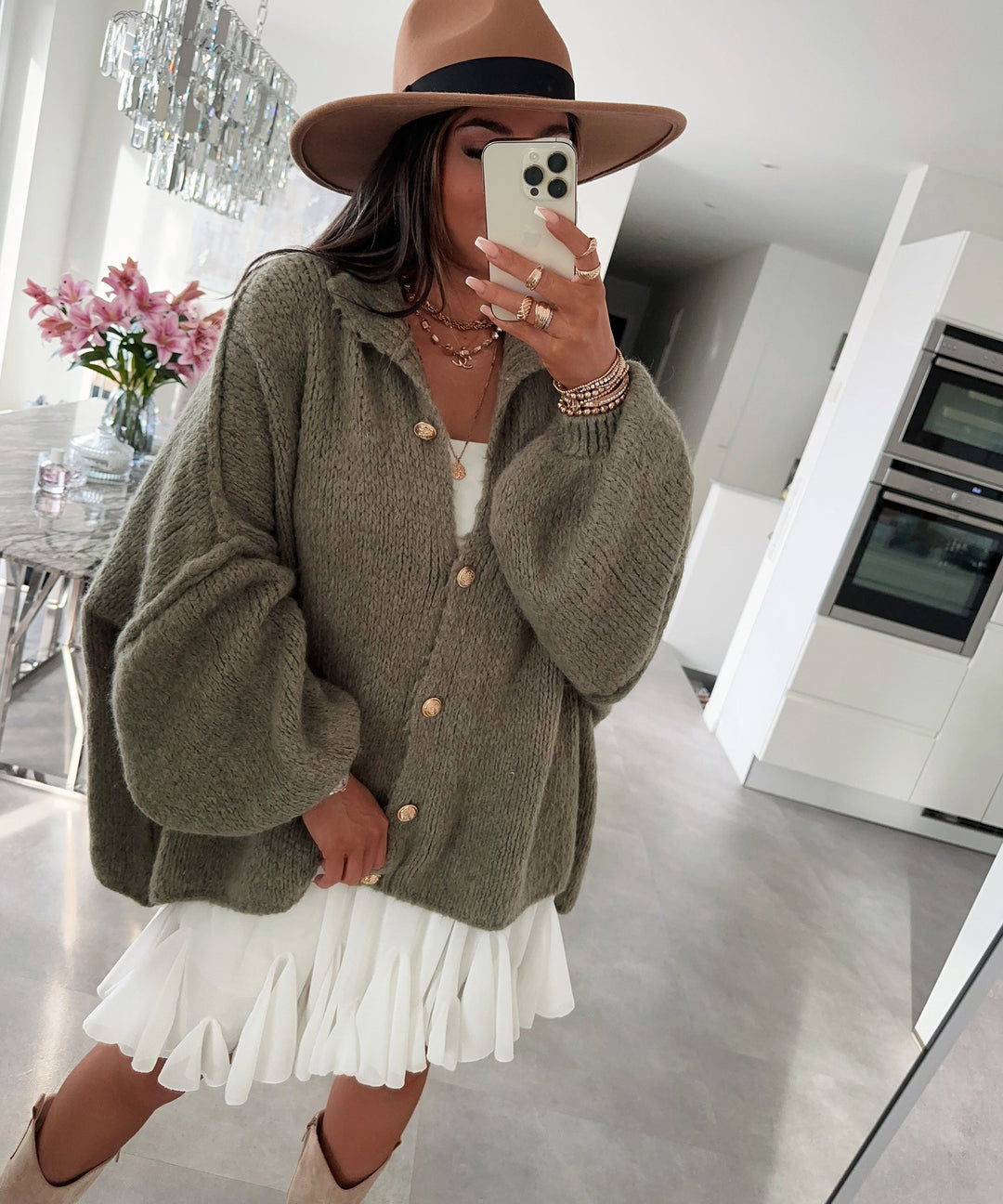 Gemütliche, übergroße Strickjacke in sanftem Khaki