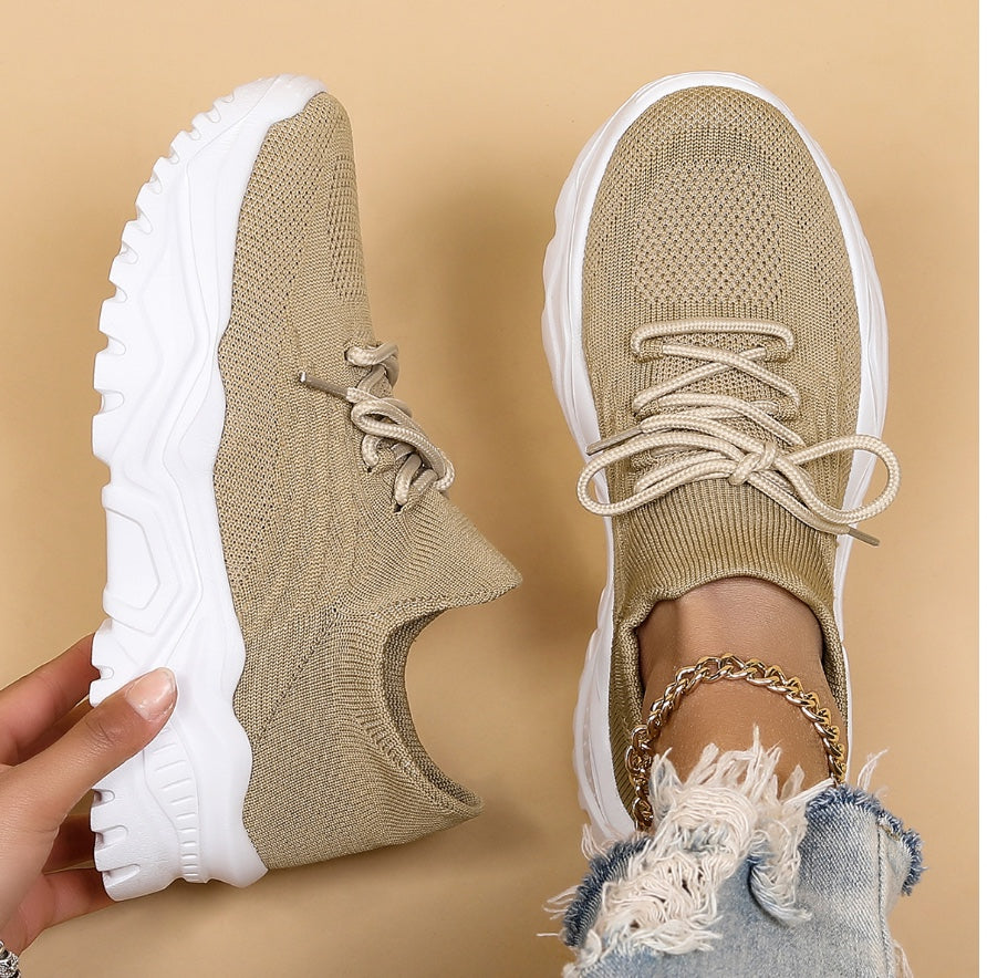 Bequeme orthopädische Schuhe mit zusätzlicher Fußunterstützung