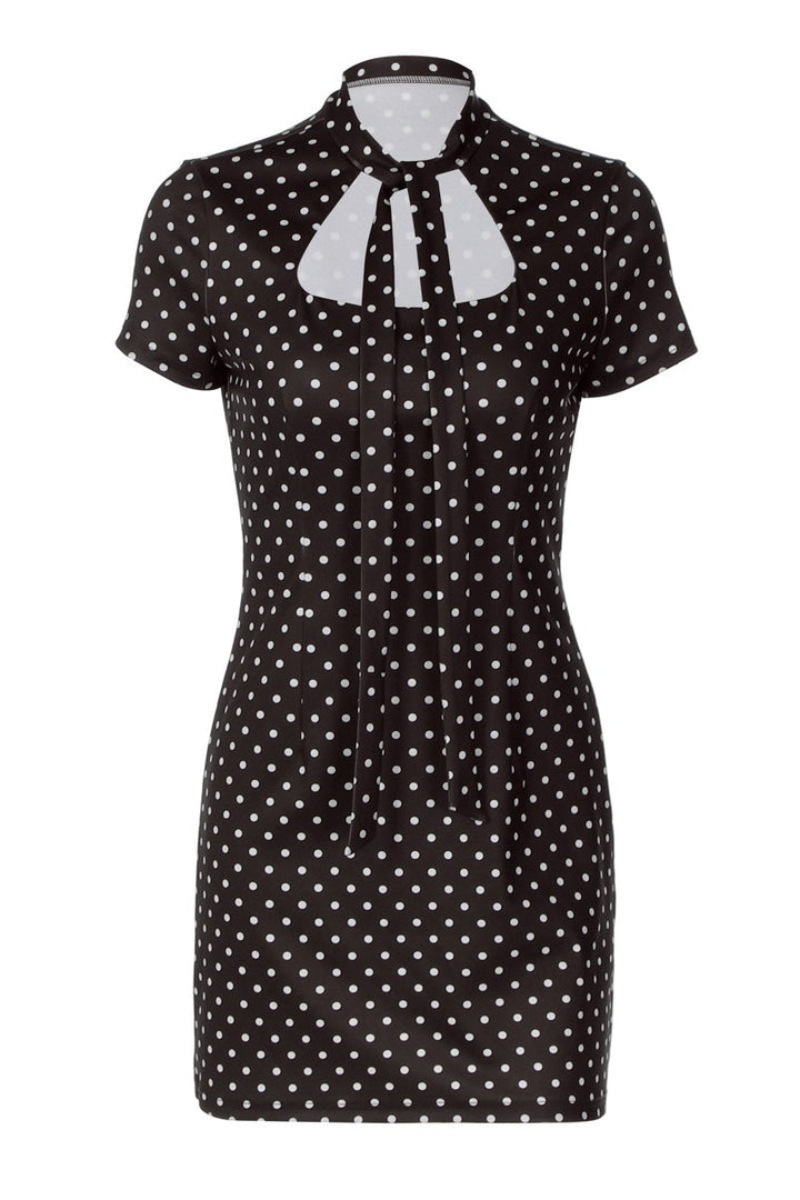 Nahaufnahme des Polka-Dot-Musters und der Bindeträger am Kleid