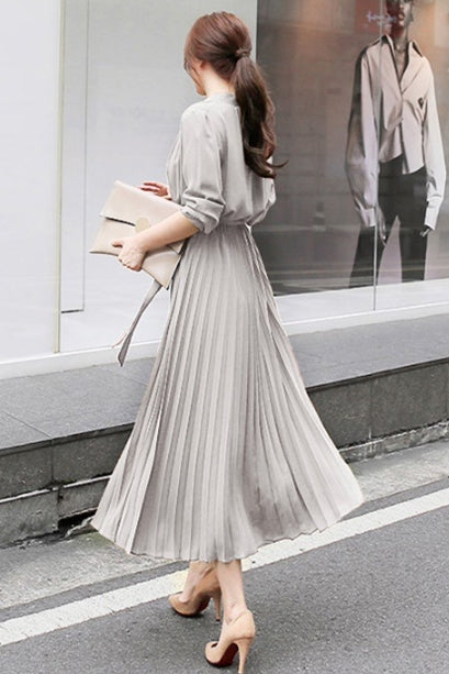 Plissiertes Chiffonkleid mit Puffärmeln