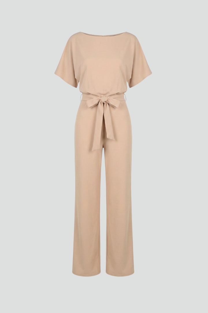 Damen Jumpsuit mit weitem Bein und Gürtel in Vorderansicht