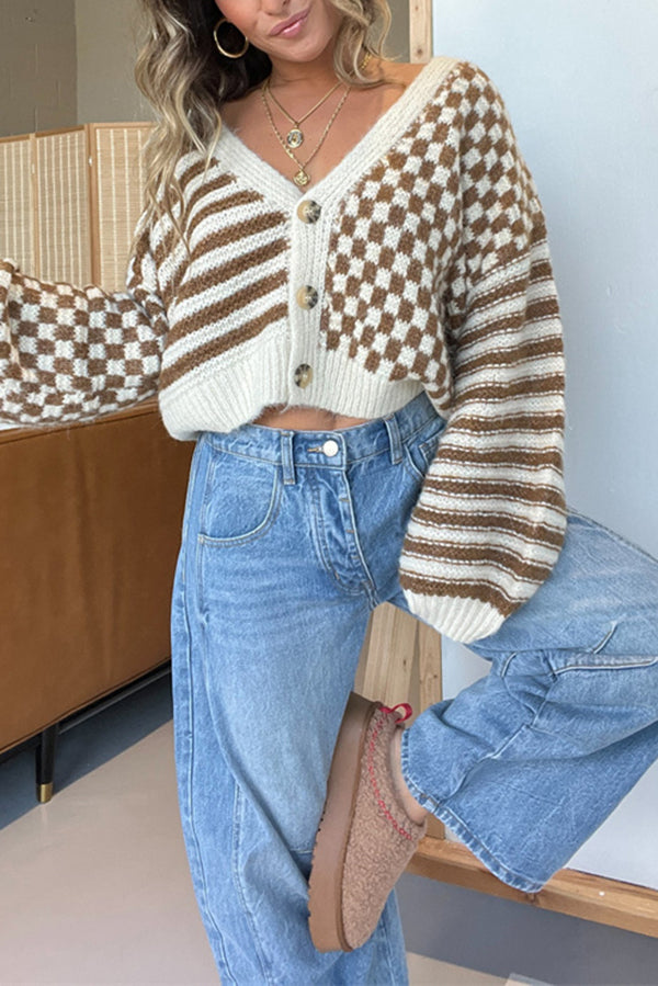 Gemütliche leichte Strickjacke mit Karomuster