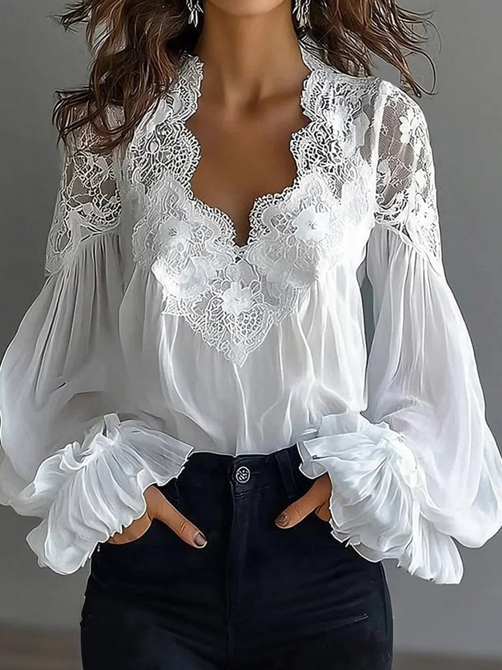Damenbluse mit Spitzenpatchwork und Puffärmeln