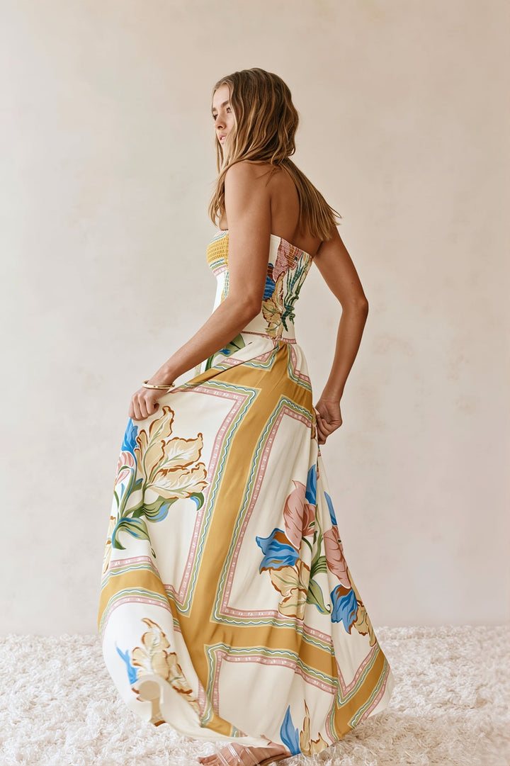 Boho-Maxikleid mit Blumenprint für sommerliche Urlaubslooks