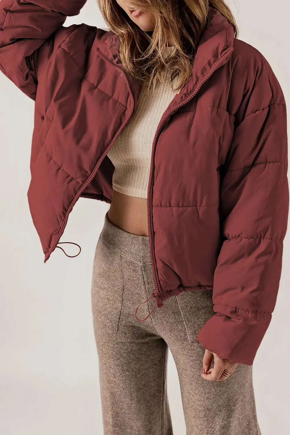 Schicker, länglicher Mantel mit Kragen und Reißverschluss für stylisches Layering