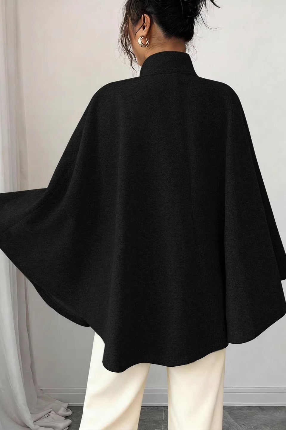 Detailansicht der Wolloptik und des eleganten Gürtels