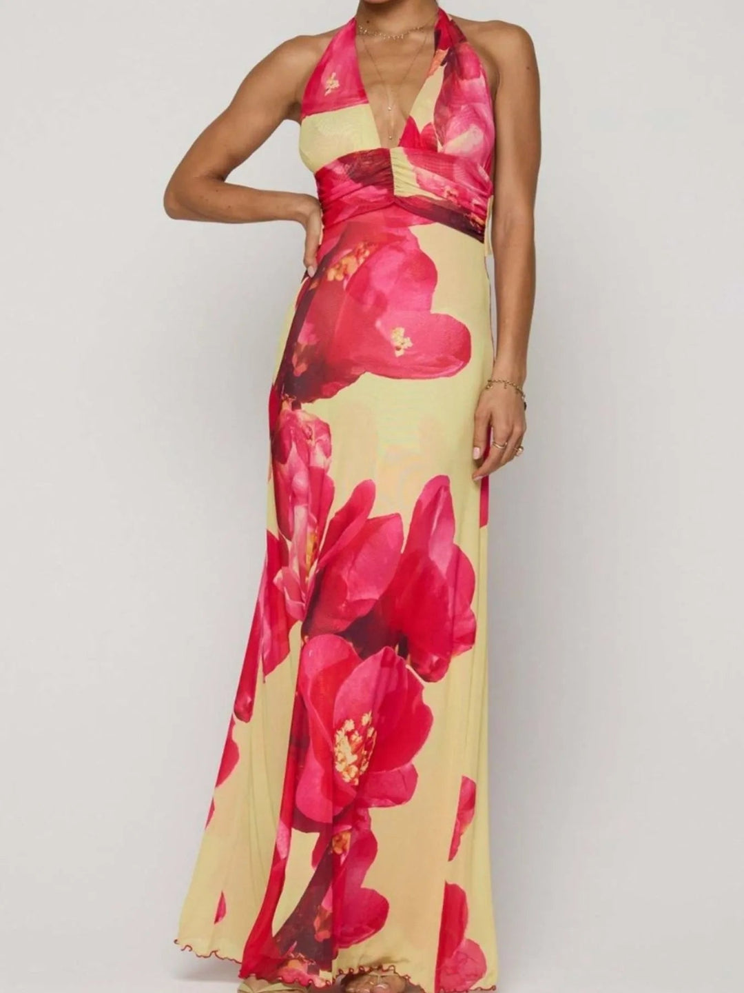 Maxikleid mit Blumenmuster, Neckholder und tiefem V-Ausschnitt