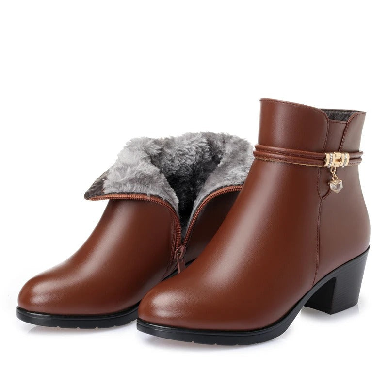 Elegante gefütterte Knöchelstiefel mit seitlichem Reißverschlussverschluss