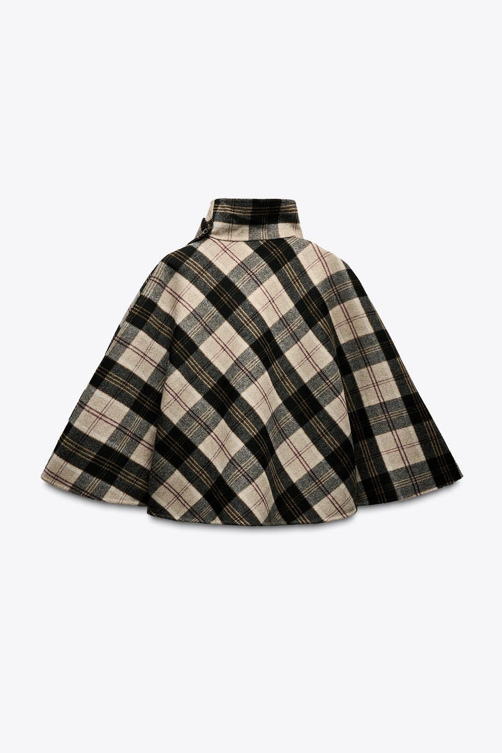 Stylish boxy coat with a checked pattern for stylish layering. 