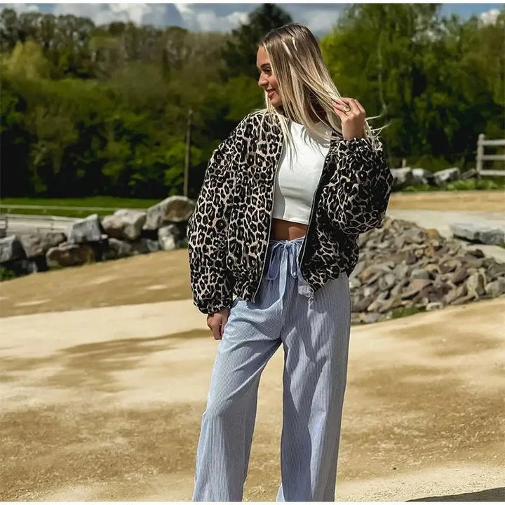 Moderne elegante leichte Damenjacke