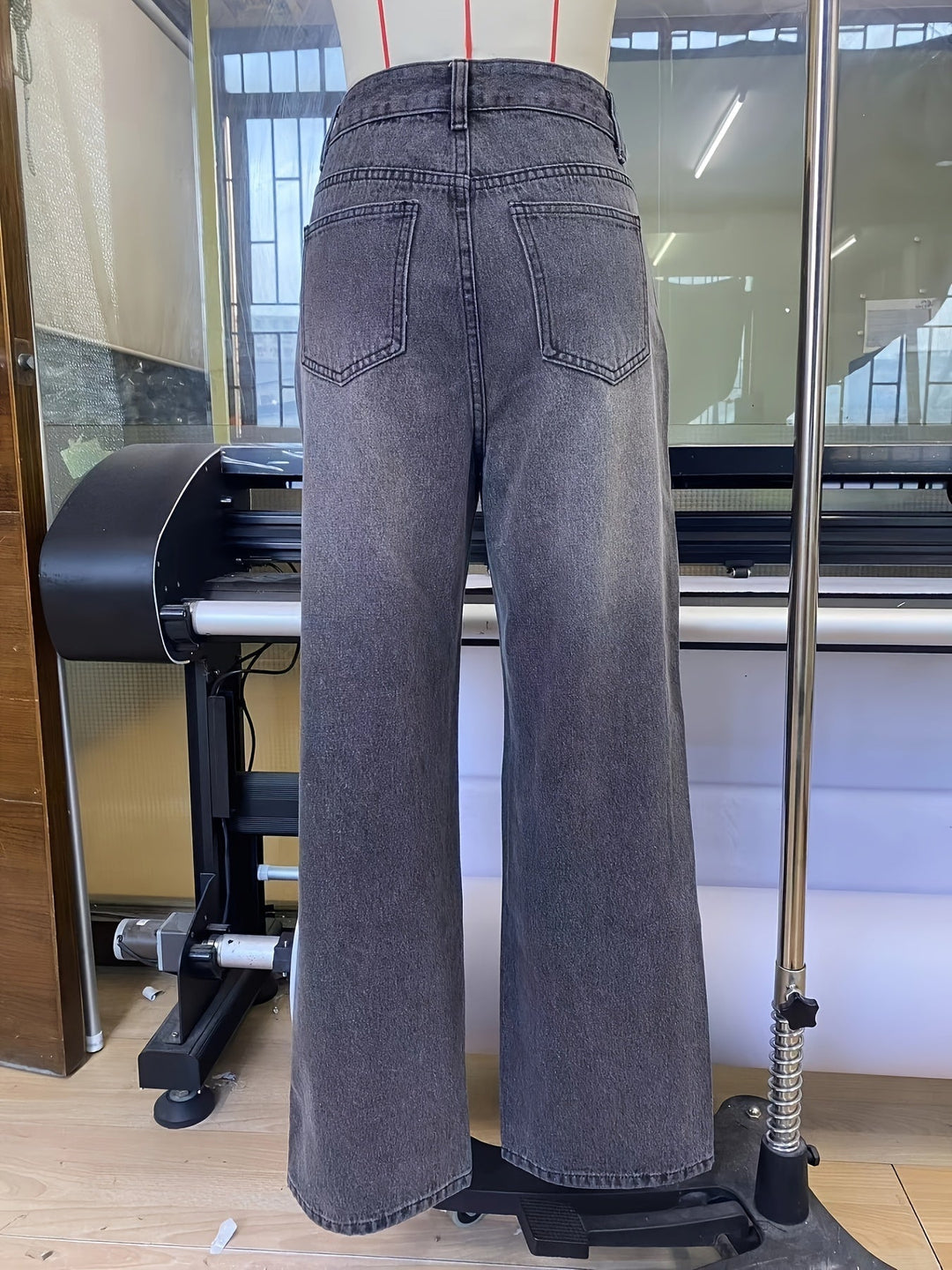Kräftige Grafik High-Waist Weite Denim-Jeans