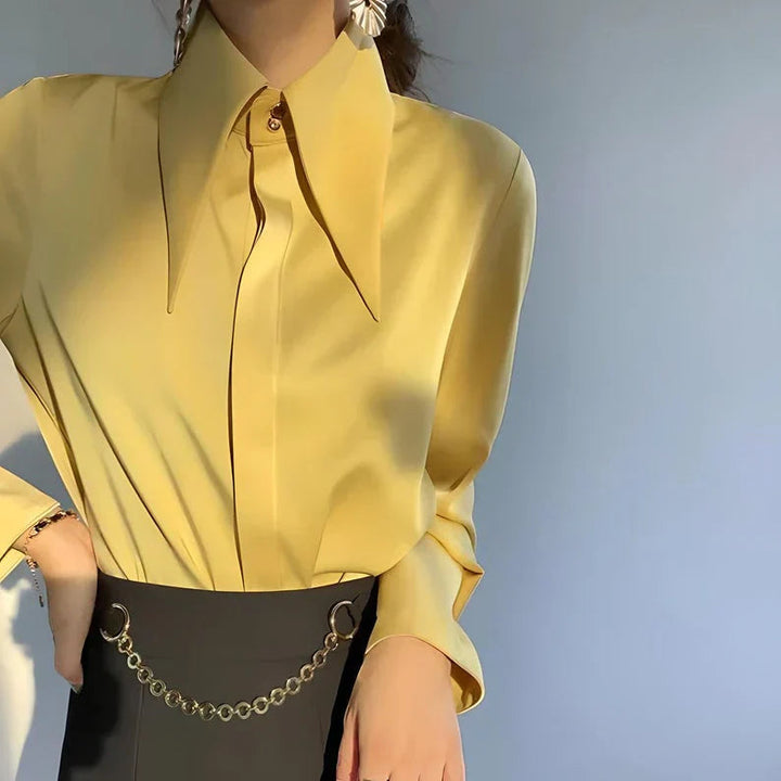 Damen Satinbluse in Uni mit modernem Kragen und Ärmelmanschetten mit Knöpfen