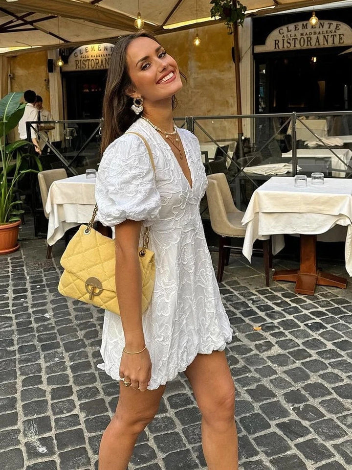 Casual Damenkleid mit Puffärmeln und kurzer Länge in Rückenansicht