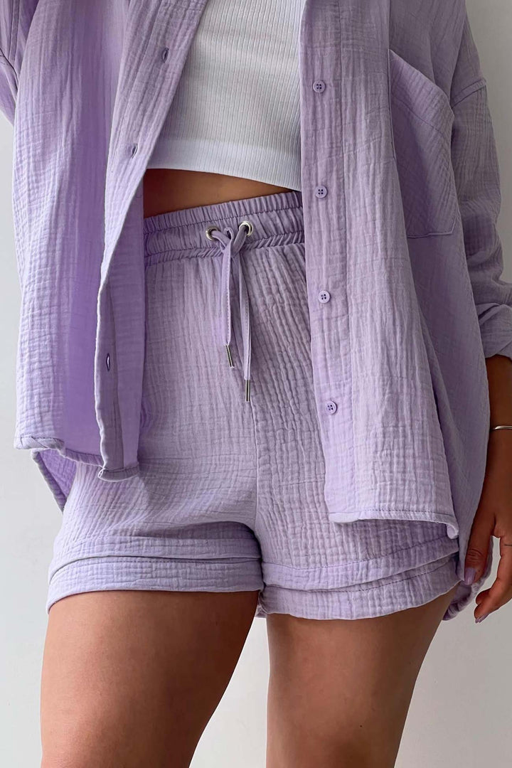 Damen Zweiteiler mit Hemd und Shorts, Gesamtansicht von vorn