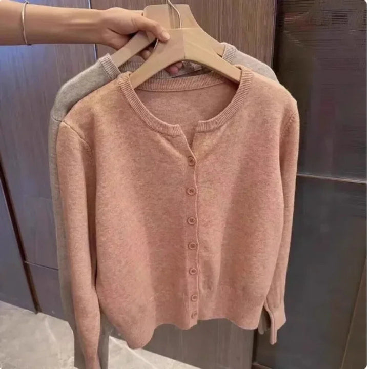 Gemütlicher grob gestrickter Wollcardigan-Pullover