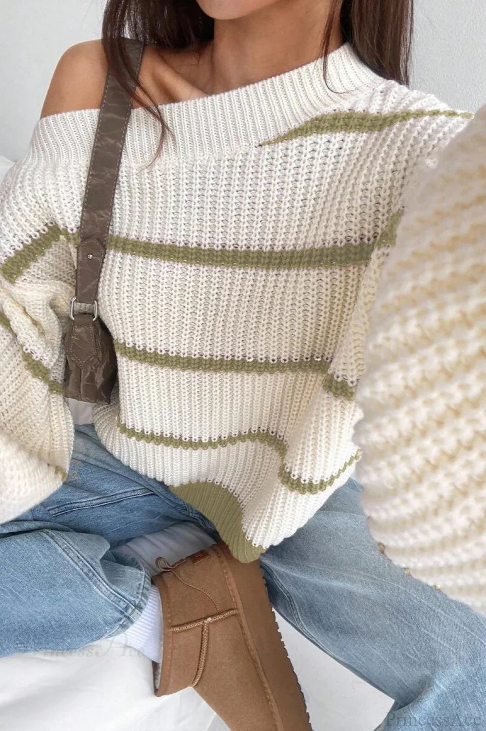 Gestreifter Strickpullover für Damen als modischer Freizeitlook
