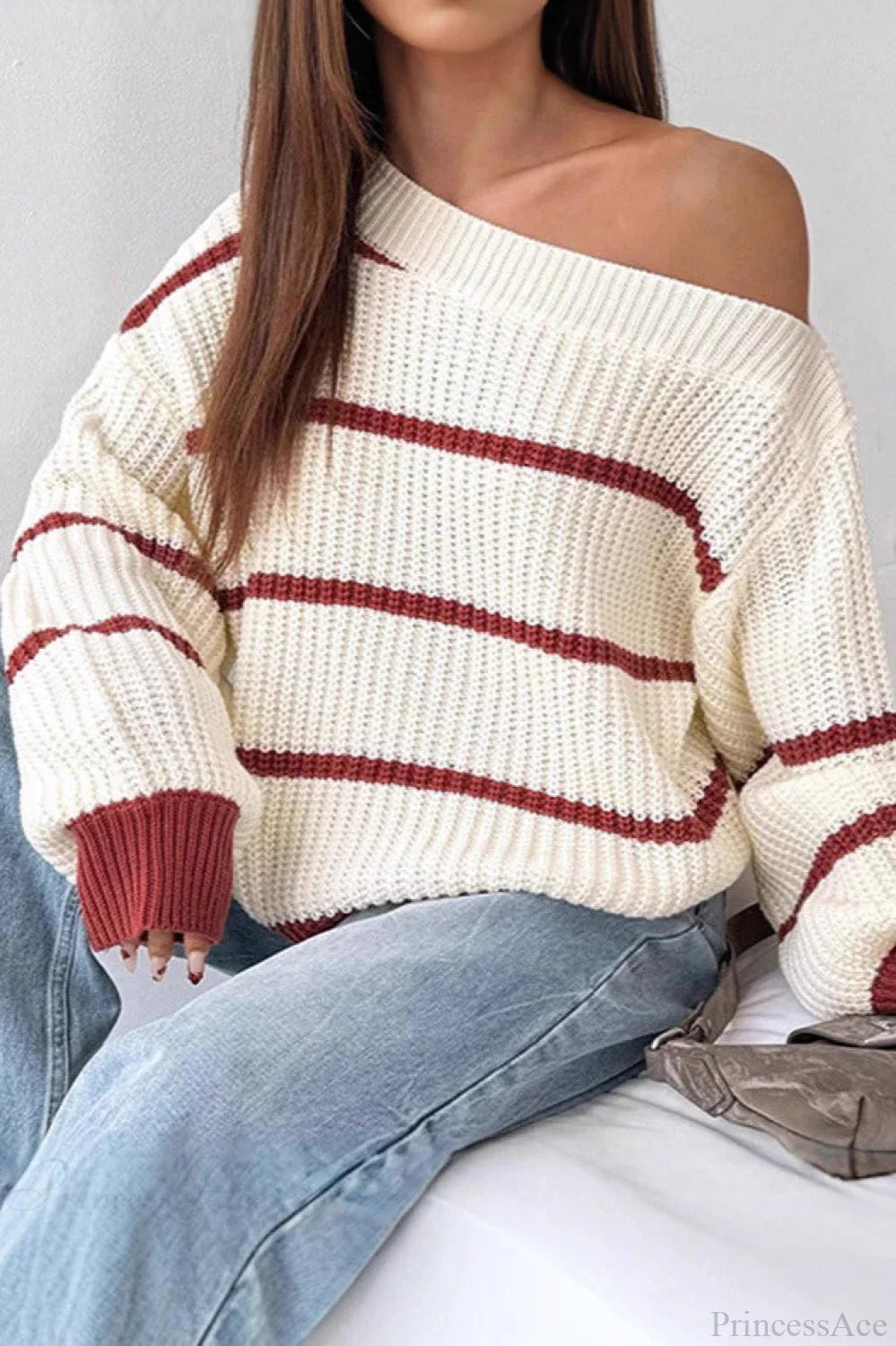 Damen Strickpullover mit Streifen und Carmenausschnitt in Frontansicht