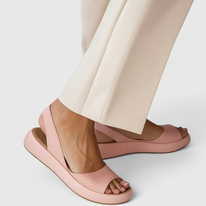 Damen Riemchensandalen mit gepolstertem Fußbett in Frontansicht