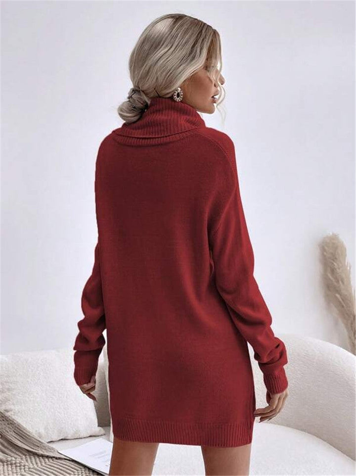 Detailansicht des weichen Strickmaterials am Damen-Pulloverkleid