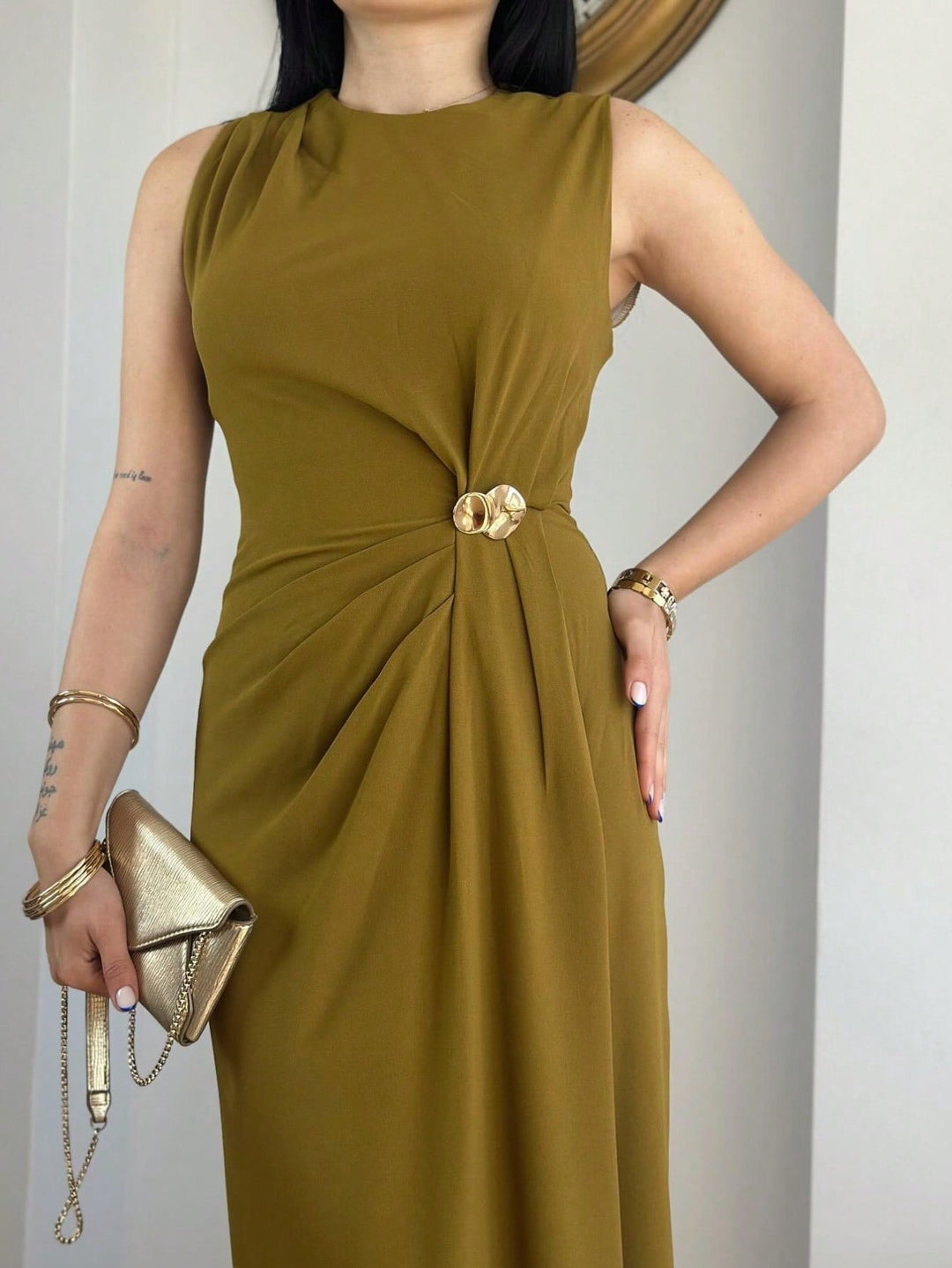 Ärmelloses Maxikleid aus Poly-Mix mit Schlitz in Oliv
