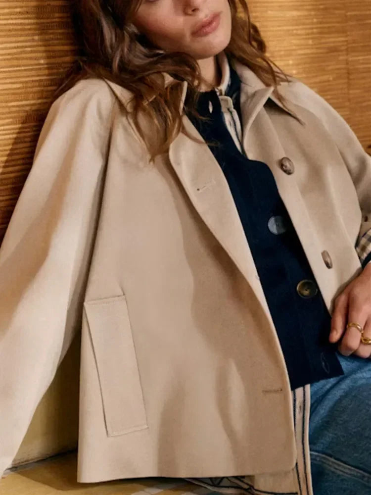 Klassischer Karo-Trenchcoat mit umgelegtem Kragen