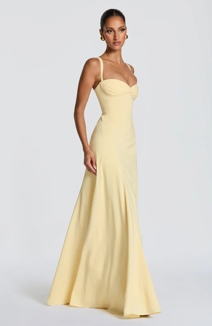 Rihanna-Stil Maxikleid mit eleganter Silhouette
