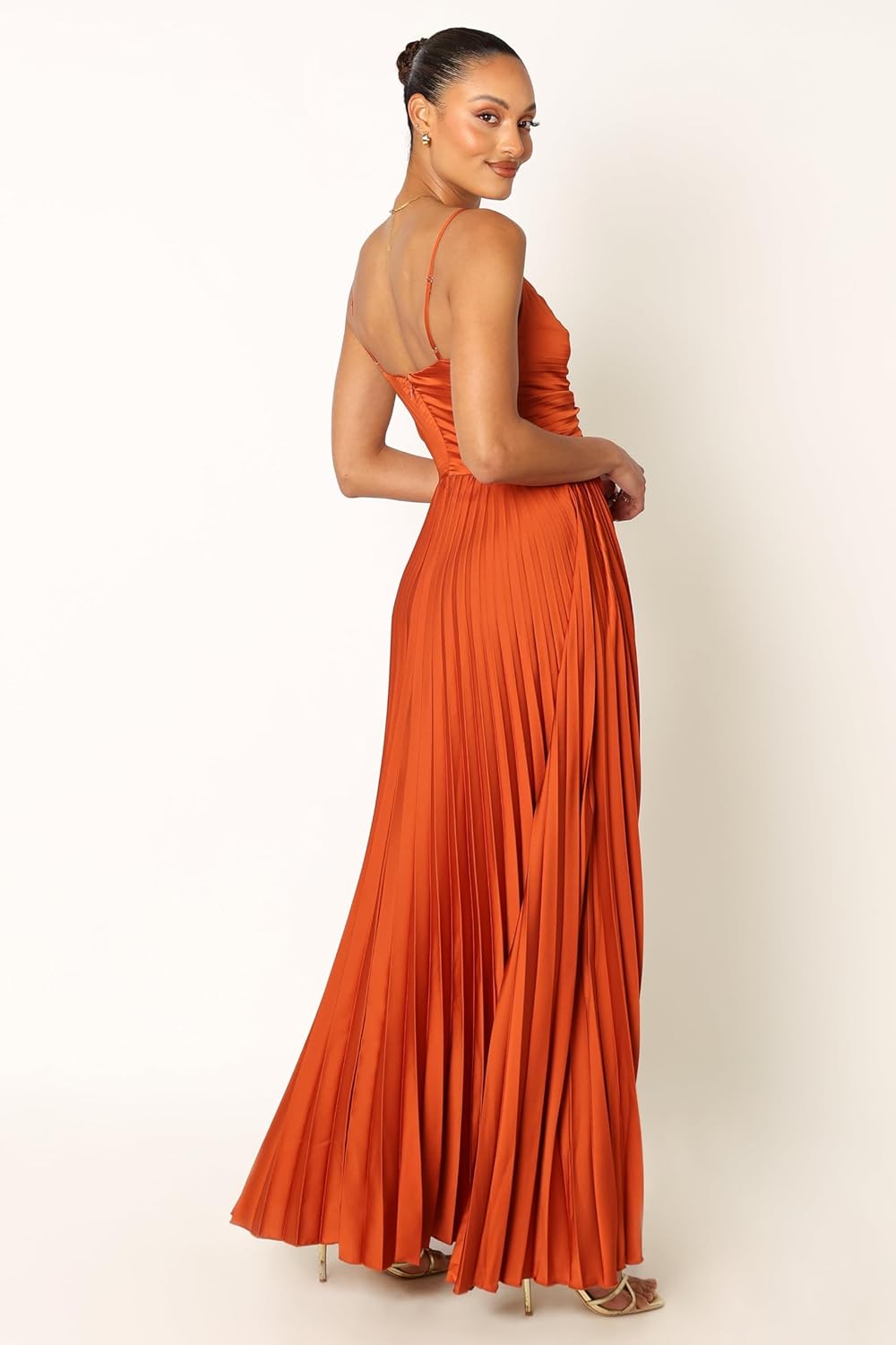 Elegantes plissiertes Midikleid für Hochzeiten und besondere Anlässe