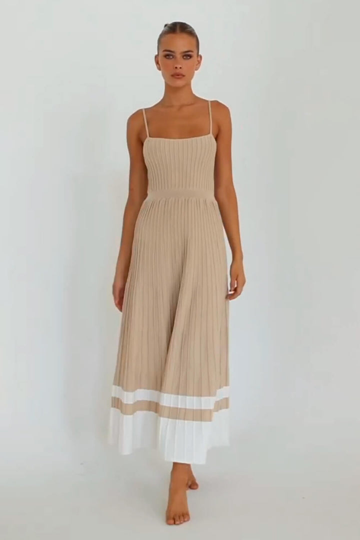 Plissiertes Midikleid mit Spitzenträgern aus Strick