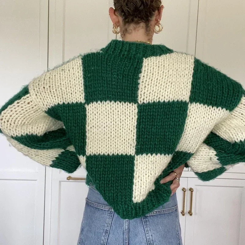 Gemütlicher karierter kurzer Pullover