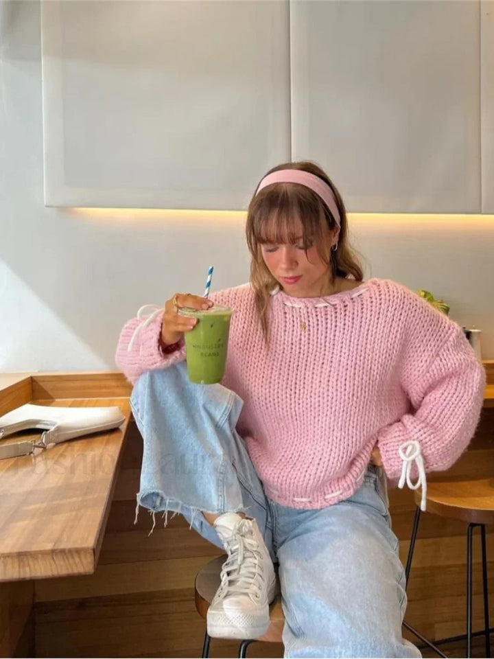Gemütlicher Strickpullover mit Kontrastdetail