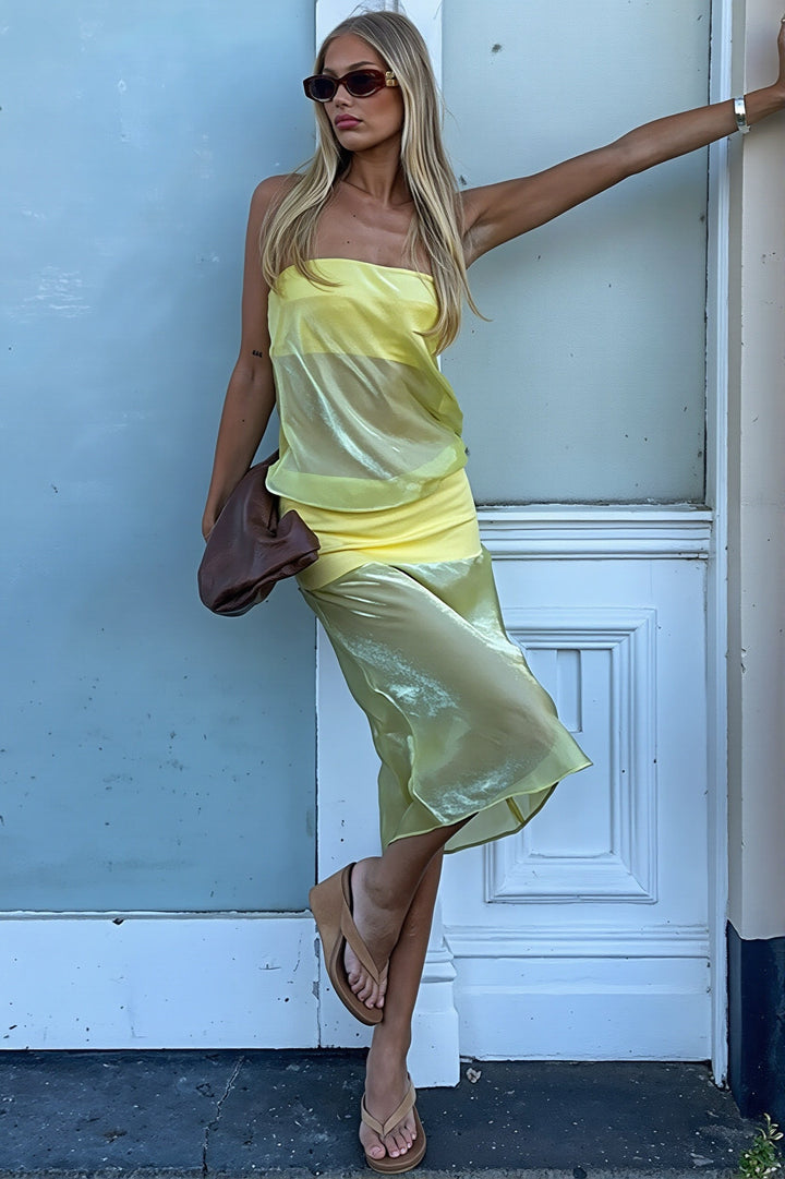 Detailansicht des Oberteils vom Damen Midikleid mit Kontrastdetails